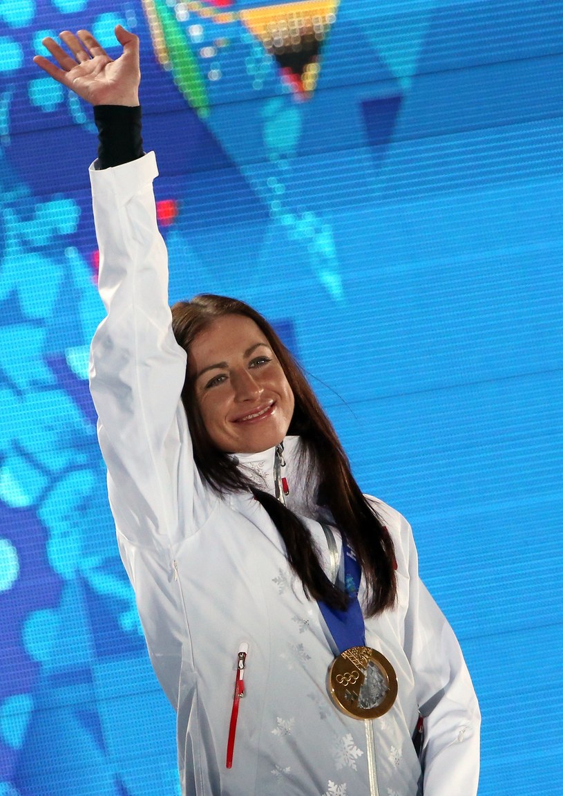 Justyna Kowalczyk na podium /AFP