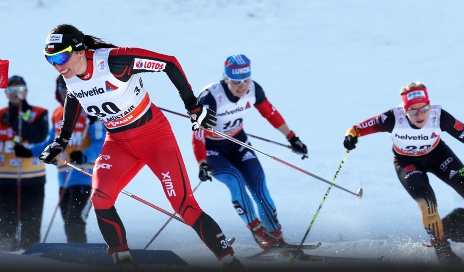 Justyna Kowalczyk, Rosjanaka Evenia Shopovalova i Niemka Sandra Ringwald w ćwierćfinale sprintu techniką dowolną na dystansie 1400 m w trzecich zawodach Tour de Ski w Val Mustair /Grzegorz Momot /PAP