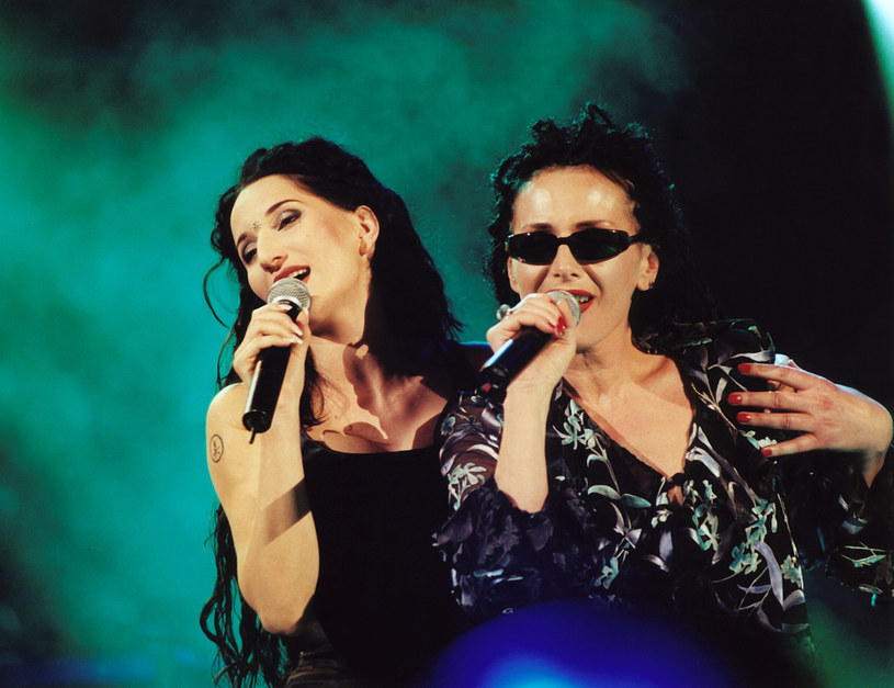 Justyna Steczkowska i Kora na jubileuszowym koncercie Maanamu w 2000 r. /AKPA