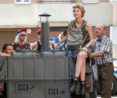 Justynę Wasilewską mogliśmy także oglądać w serialu  TVN "Druga szansa". Wciela się w nim w "Szarą" - współpracownicę bohatera granego przez Michała Żurawskiego właściciela lokalu "Baza".
