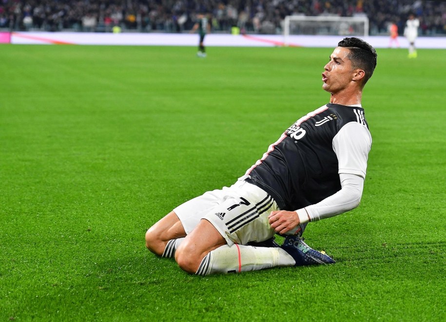 Juventus Turyn wygrał dzięki trafieniu Ronaldo i Pjanica /ALESSANDRO DI MARCO  /PAP/EPA