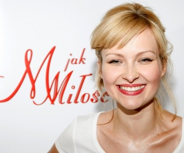 Już na trzecim roku studiów w Państwowej Wyższej Szkoły Filmowej i Teatralnej w Łodzi.  rozpoczęła prace w zespole Teatru im. Stefana Jaracza. Jest laureatką wielu nagród teatralnych, m.in. Grand Prix na Międzynarodowym Festiwalu w Brnie oraz Złotej Maski. 

Na małym ekranie zadebiutowała występem w serialu "Kryminalni" w 2004 roku. Popularność przyniosła jej rola w "M jak miłość".

Później mogliśmy ją oglądać także w "Londyńczykach" (2008), "PitBullu" (2008), "Majce" (2010), "Instytnkcie" (2011) oraz "Barwach szczęścia" (2015).