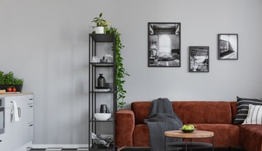 Już nie drewniane. Teraz takie meble królują w salonach i sypialniach Polaków