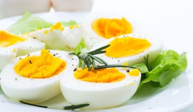 Już nie gotuję jajek w garnku na kuchence. Ten sposób jest o niebo lepszy 