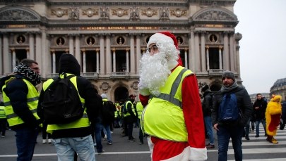 Już nie tak liczne protesty "żółtych kamizelek" we Francji 