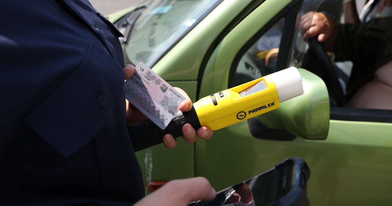 Już niebawem kierujący samochodami pod wpływem alkoholu mogą przestać tracić samochody /PIOTR JEDZURA/REPORTER /East News