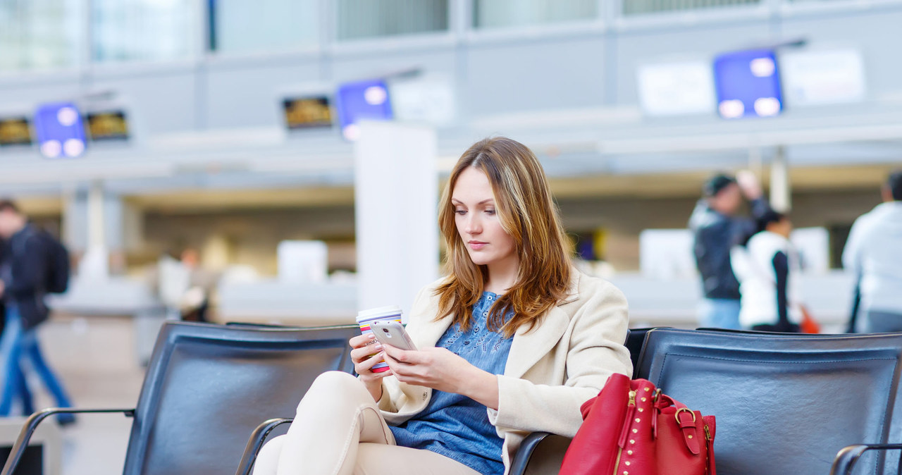 ​Już nigdy nie naładujesz telefonu na lotnisku. Ekspert wskazuje trzy zagrożenia /123RF/PICSEL