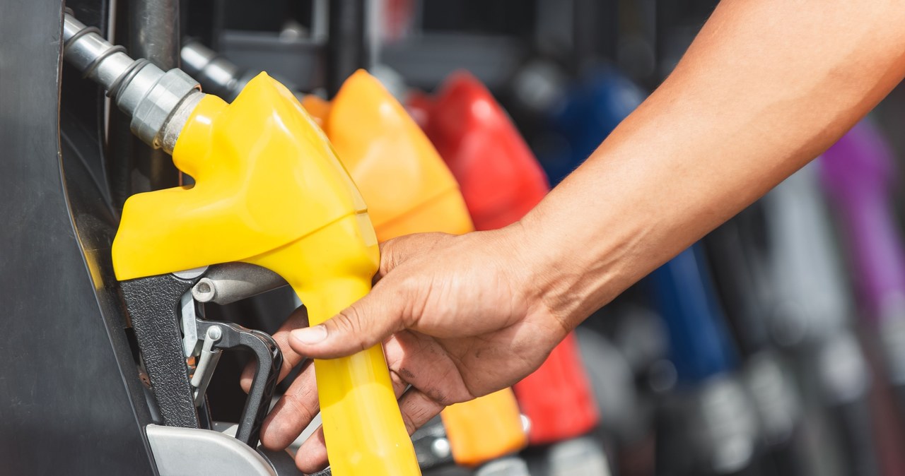 Już po niedzieli za najpopularniejszą benzynę bezołowiową (95-oktanową) średnio powinniśmy płacić po 6,69-6,84 zł za litr /123RF/PICSEL