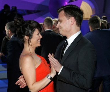 Już po raz 17. w Auli Politechniki Warszawskiej osobowości świata kultury, polityki i show-biznesu spotkały się podczas Charytatywnego Balu Dziennikarzy. Dochód z imprezy zostanie przeznaczony m.in. na rzecz Fundacji "Dorastaj z Nami" i Fundacji "Po Drugie".

Na zdjęciu: Katarzyna Cichopek i Marcin Hakiel