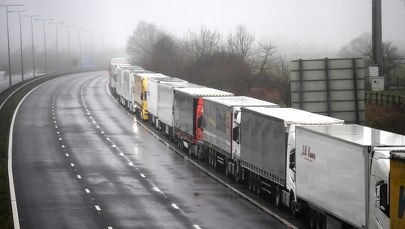 Już ponad 1,5 tys. ciężarówek nie może wyjechać z Anglii. "Zero pomocy"