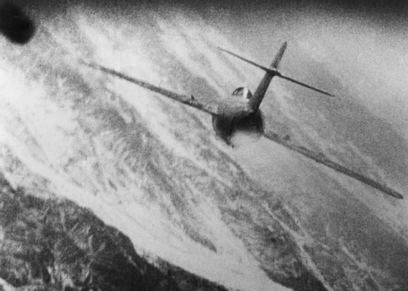 Już w latach 50. piloci polskich myśliwców stykali się z dziwnymi obiektami w przestrzeni powietrznej /East News