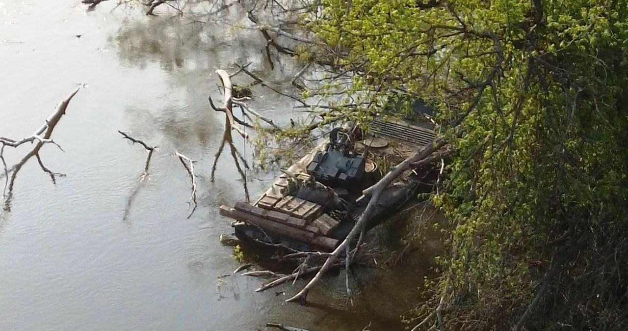 Już wcześniej zdarzały się przypadki zniszczenia czy uszkodzenia wozów BMP-1AM Basurmanin na wojnie. Teraz jednak wojska ukraińskie zaprezentowały w pełni sprawny zdobyczny model, który wykorzystają w walce /InformNapalm /Twitter