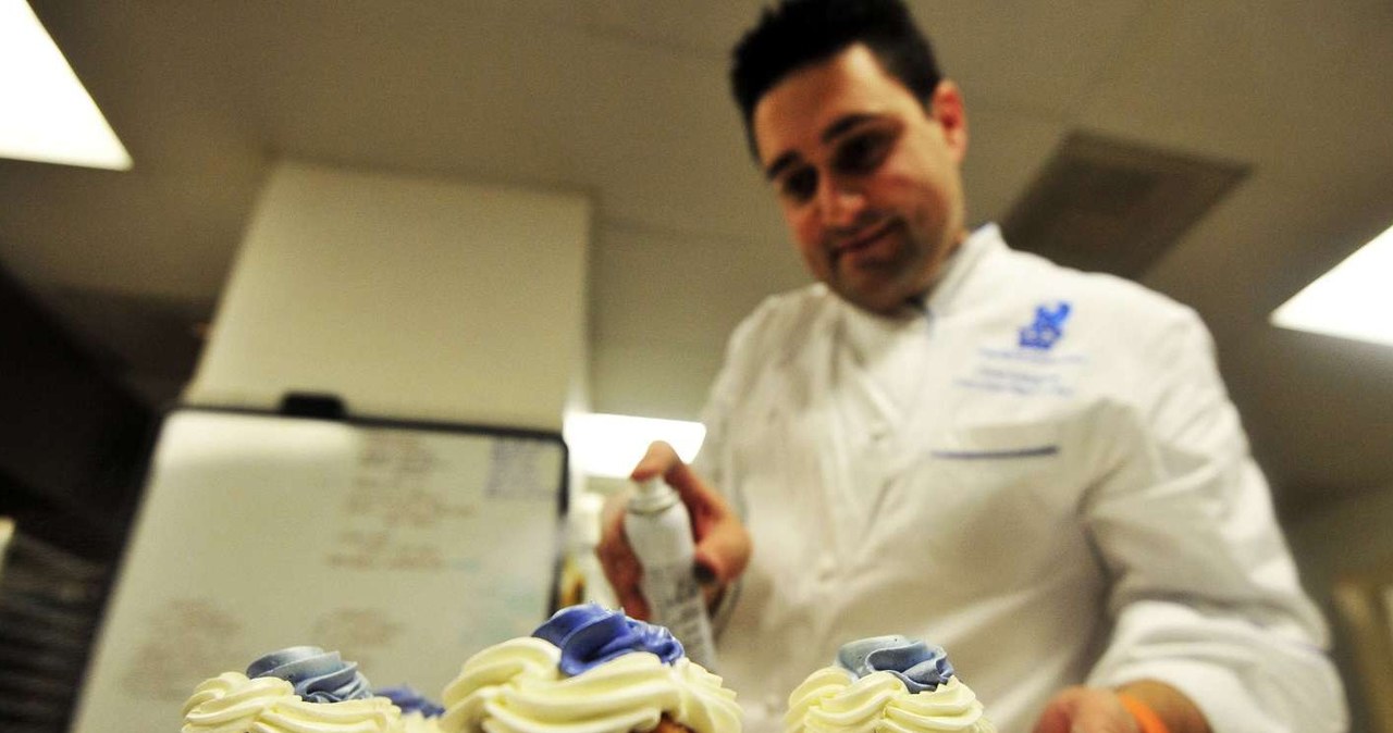 Już za 150 złotych możesz zafundować sobie kurs robienia cupcake'ów /AFP