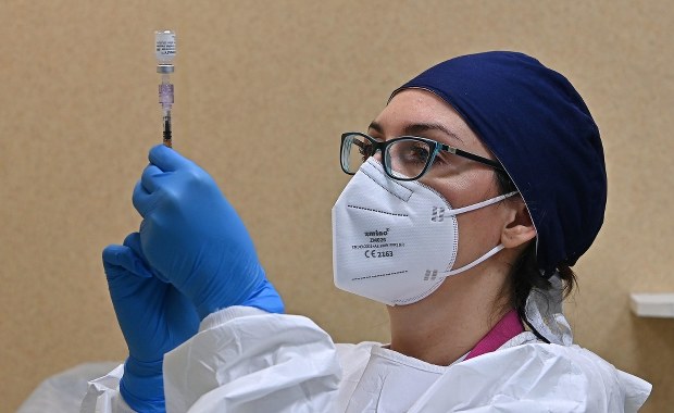 Już za kilkanaście dni pierwsi farmaceuci będą gotowi do podawania szczepionek przeciw Covid-19