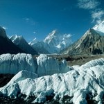 K2 i masyw Gaszerbrum celem Polaków. Dziesięciu naszych alpinistów odleciało do Pakistanu