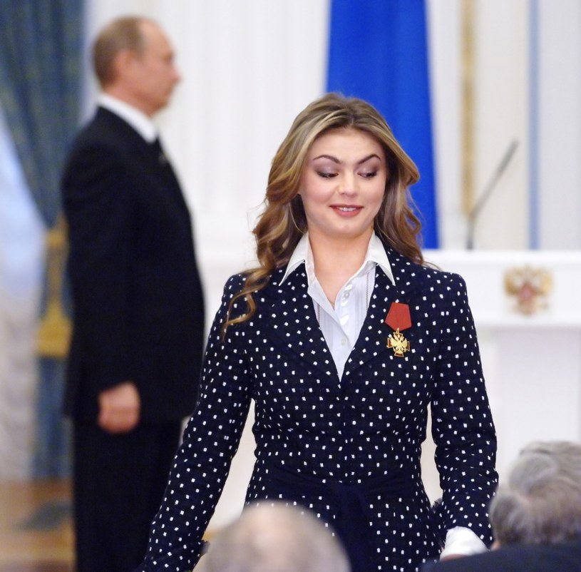 Kabajewa z medalem od Putina /TASS /Getty Images
