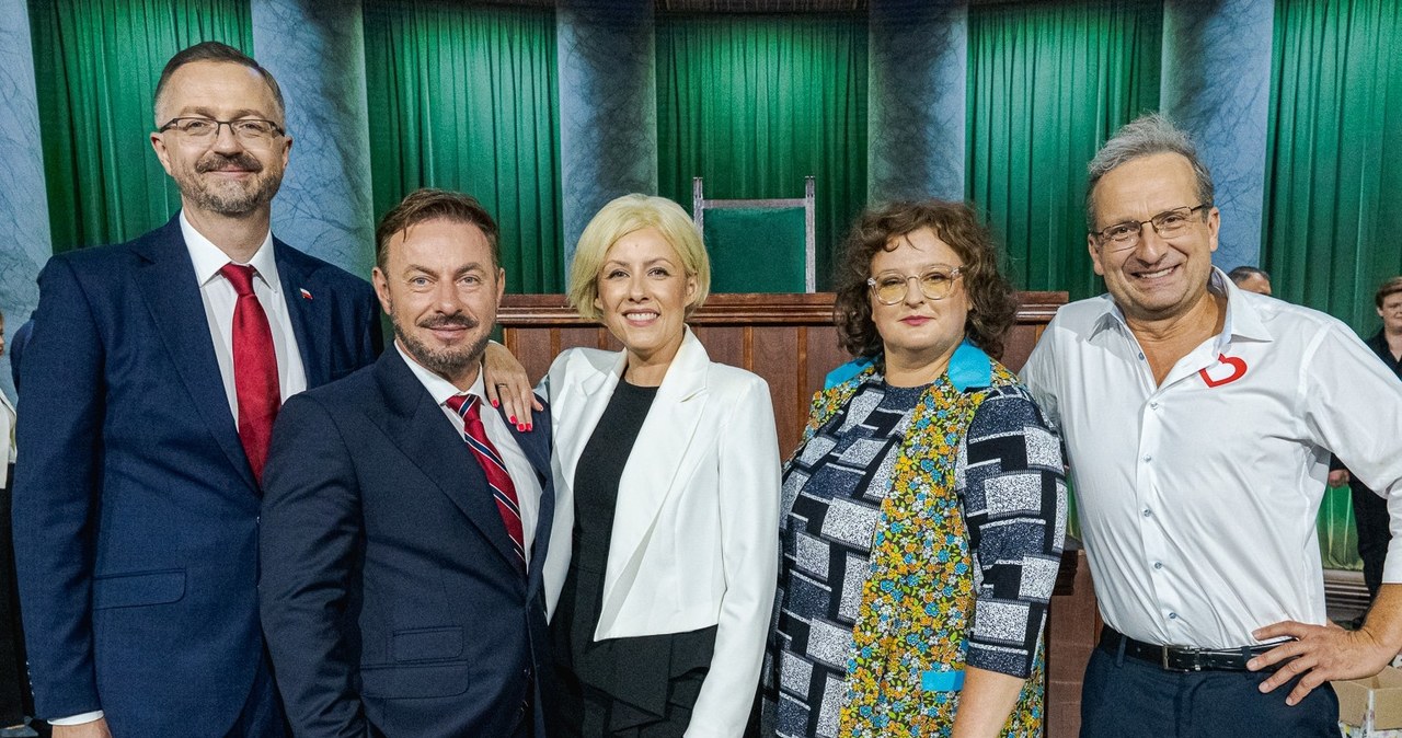 "Kabaret na żywo. Młodzi i Moralni. Nad mętną rzeką" /Kasper Kędzierski/Polsat /materiały prasowe