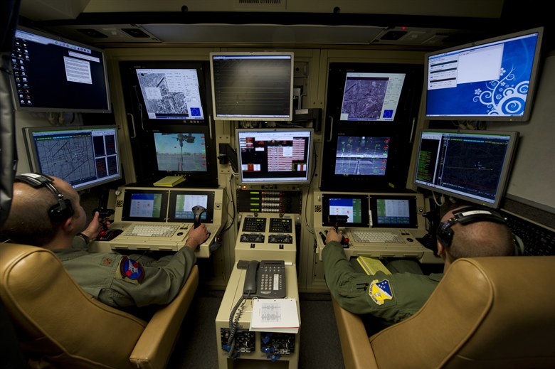 "Kabina pilotów", z której kieruje się dronami /US Army /domena publiczna