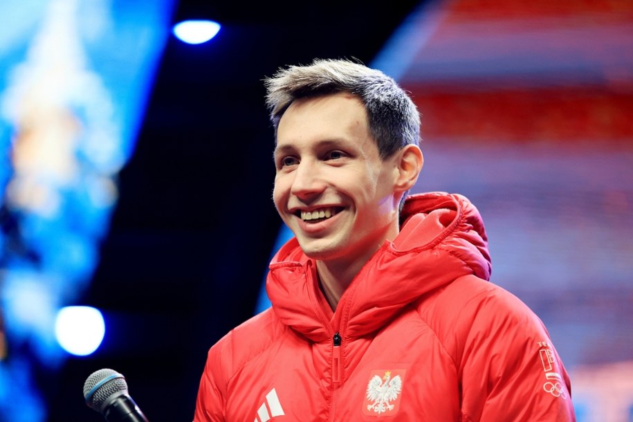 Kacper Tomasiak, trzykrotny medalista XXV Zimowych Igrzysk Olimpijskich w skokach narciarskich podczas spotkania z mieszkańcami Bielska-Białej /Jarek Praszkiewicz /PAP