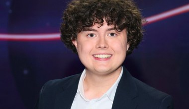 Kacperek z "Rodzinki.pl" na planie nowego programu. Aktor jest nie do poznania