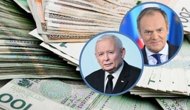 Kaczyński i Tusk z dwoma podwyżkami. W 2025 dostaną wyższe pensje i emerytury