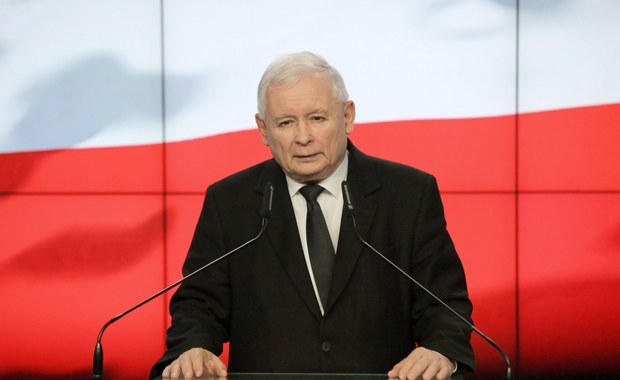 Kaczyński jeszcze nie wyszedł ze szpitala. Przeszedł wszczepienie endoprotezy stawu kolanowego