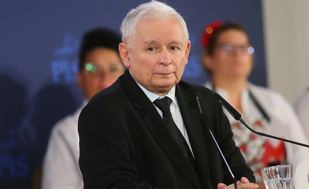Kaczyński: Młodzież jest pod wielkim wpływem smartfonu. Rzecznik rządu komentuje