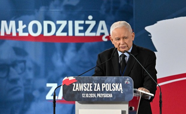 Kaczyński na kongresie PiS: Będziemy musieli, tak jak w 2015 r., gryźć trawę