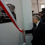 Kaczyński odsłonił tablicę upamiętniającą zamordowanego działacza PiS