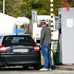 Kaczyński przeciw obniżeniu akcyzy na paliwo. "Nie powinno się ograniczać dochodów państwa"
