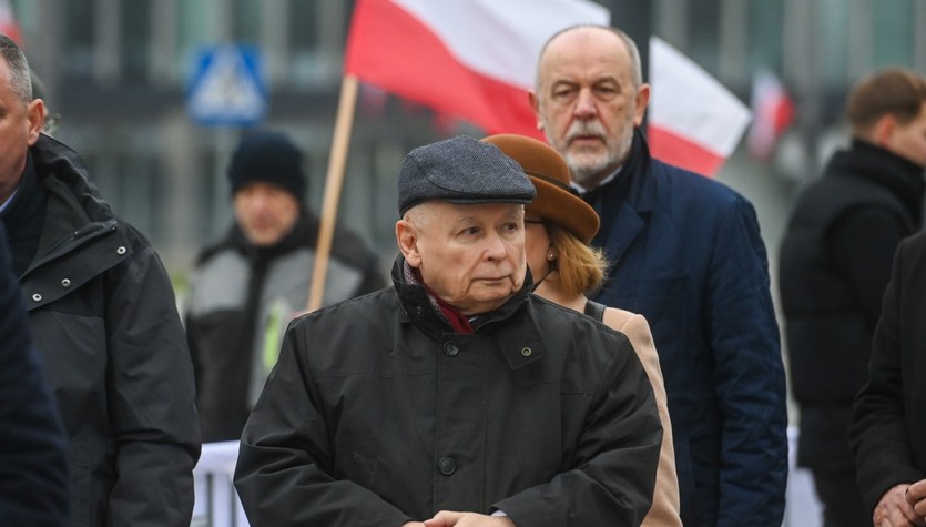 Kaczyński przed pomnikiem: Tusk przysyła prezent dla Putina