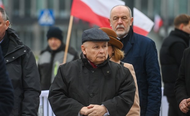 Kaczyński przed pomnikiem: Tusk przysyła prezent dla Putina