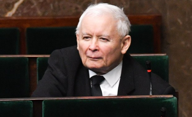 Kaczyński przyjął ofertę Sikorskiego. Wpłacił na armię ukraińską