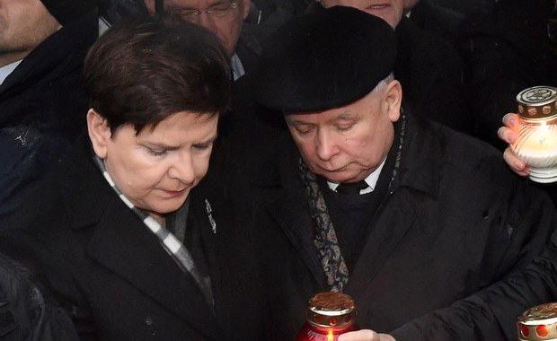 Kaczyński w trakcie miesięcznicy smoleńskiej: Czy legalne jest odbieranie komuś prawa do modlitwy?