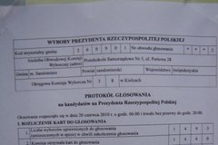 Kaczyński wygrywa w spustoszonej przez powódź części Sandomierza