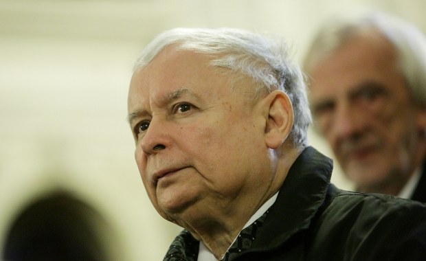 Kaczyński został zmuszony do opuszczenia domu. Kto przyjął prezesa PiS pod dach?