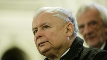 Kaczyński został zmuszony do opuszczenia domu. Kto przyjął prezesa PiS pod dach?