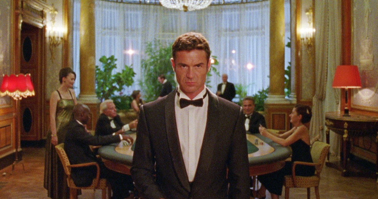 Kadr z filmu "Błysk diamentu śmierci" /materiały prasowe