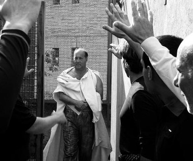 Kadr z filmu "Cezar musi umrzeć"