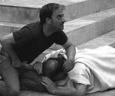 Kadr z filmu "Cezar musi umrzeć"