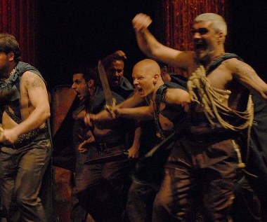 Kadr z filmu "Cezar musi umrzeć"