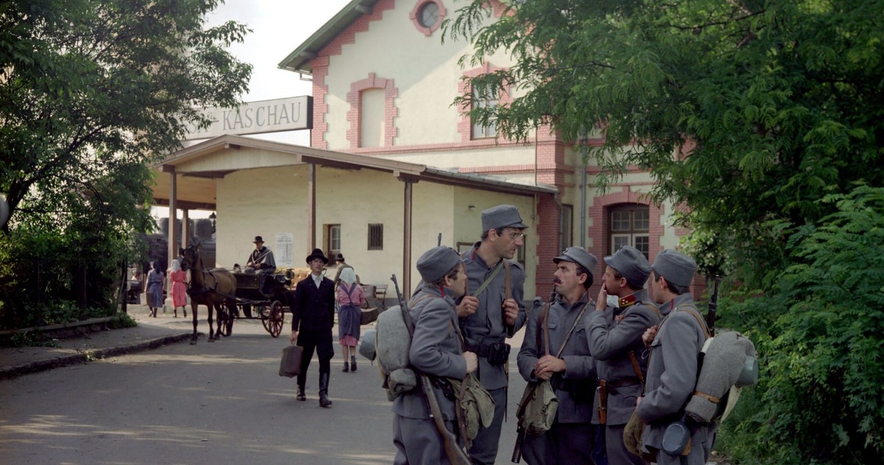 Kadr z filmu "Dezerterzy" /Polfilm /East News