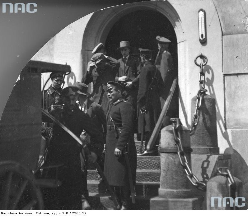 Kadr z filmu "Dziesięciu z Pawiaka" /Z archiwum Narodowego Archiwum Cyfrowego