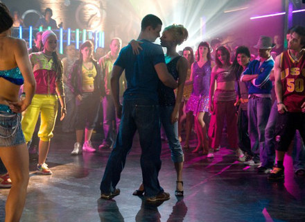 Kadr z filmu "Kochaj i tańcz" /.