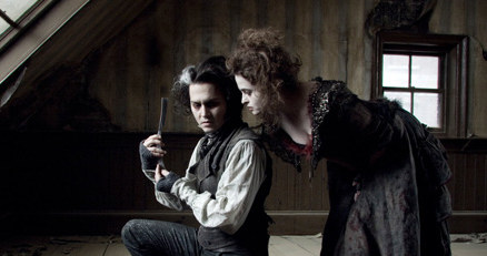 Kadr z filmu "Sweeney Todd: Demoniczny golibroda z Fleet Street" /