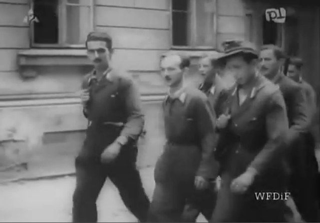 Kadr z filmu "Warszawa walczy" /YouTube