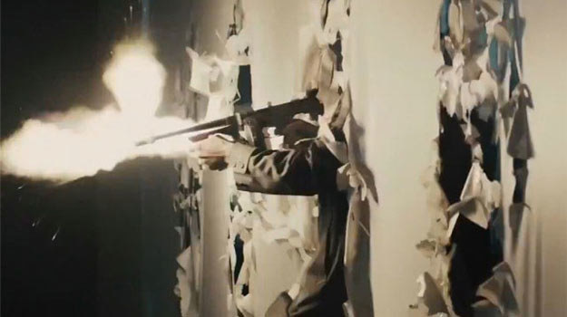 Kadr z kontrowersyjnej sceny filmu "Gangster Squad". /materiały prasowe