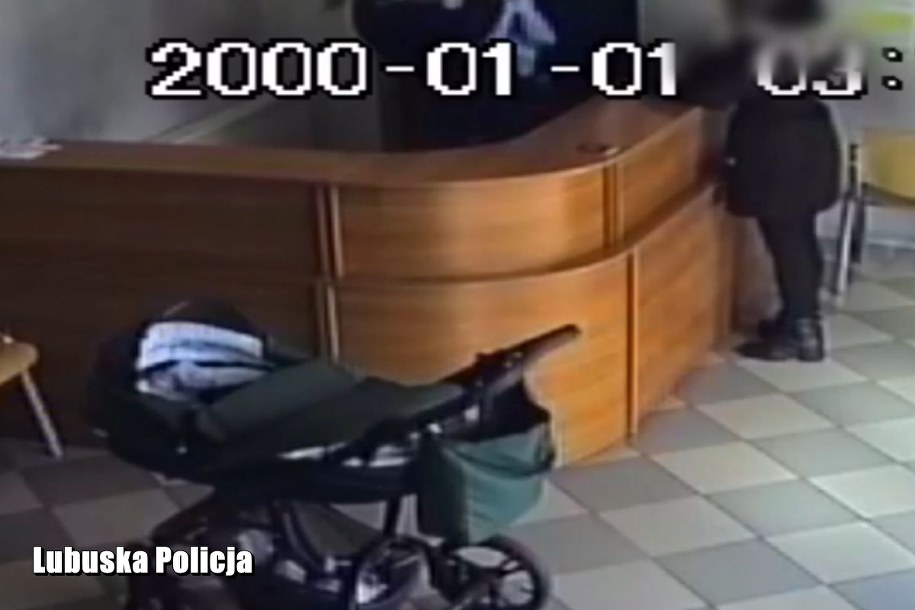 Kadr z monitoringu w komisariacie /Policja