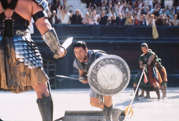 Kadr z pierwszej części "Gladiatora". Główną rolę zagrał Russell Crowe /Universal /PAP/EPA
