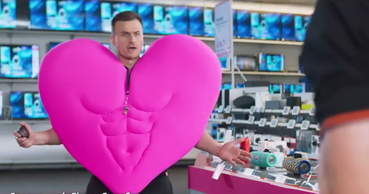 Kadr z rosyjskiej reklamy Media Markt umieszczonej w serwisie YouTube /materiały źródłowe